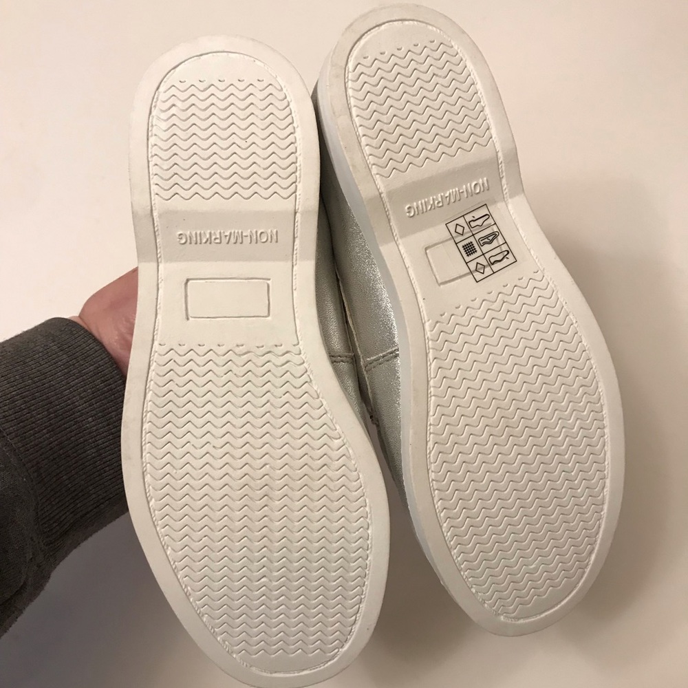 Gymboree silver boat shoes - Picture 5 of 6